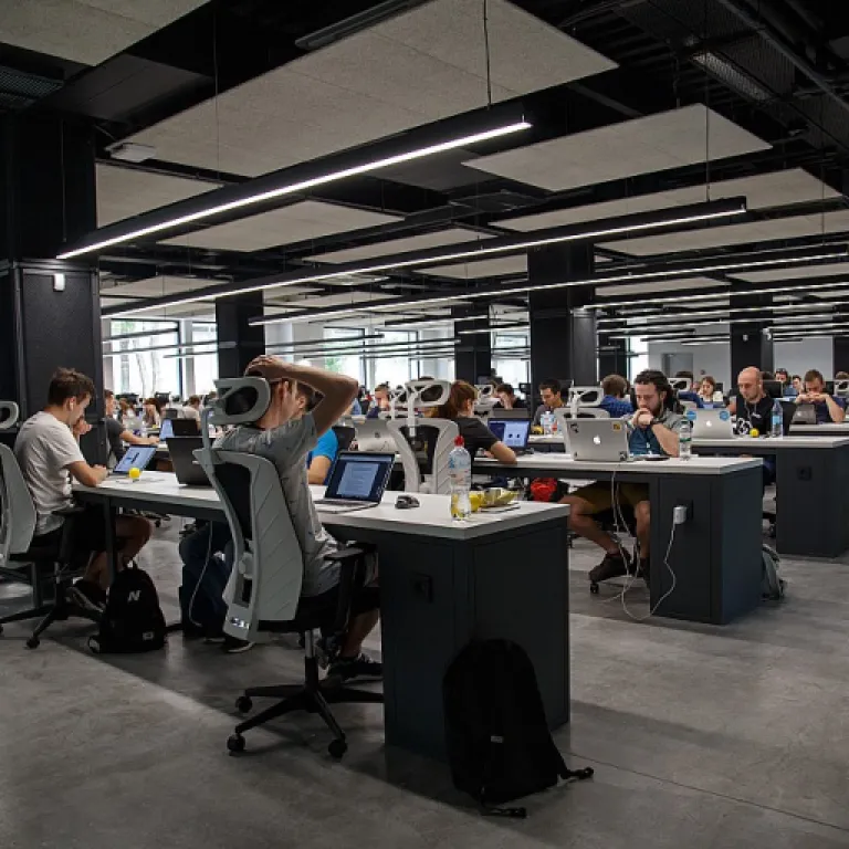 Exploring the Dynamics of Modern Business Life in the Arabian Emirates